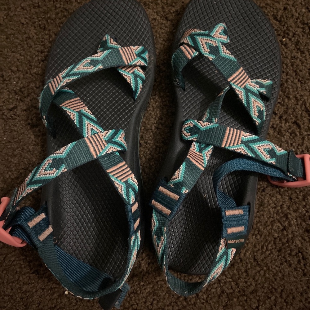 womens size 7.5 chacos